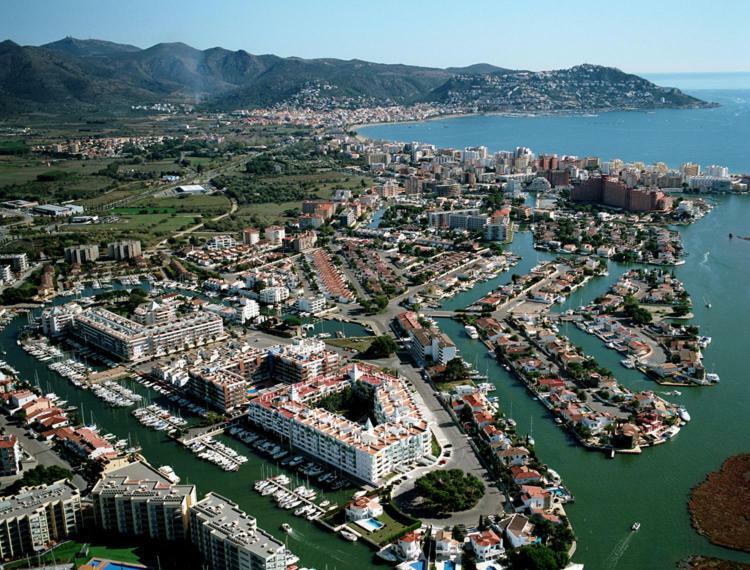 Holidays Penthouse Vues Panoramiques Sur Le Port Naval,Un Sejour Elegant Assure " Wifi Parquing Gratuit Roses Zewnętrze zdjęcie