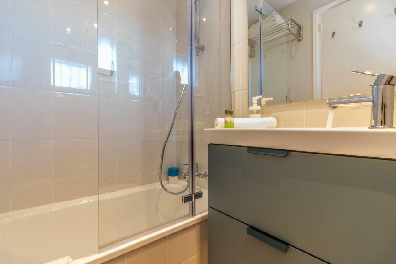 Holidays Penthouse Vues Panoramiques Sur Le Port Naval,Un Sejour Elegant Assure " Wifi Parquing Gratuit Roses Zewnętrze zdjęcie